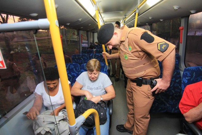 Até os passageiros de ônibus foram revistados |