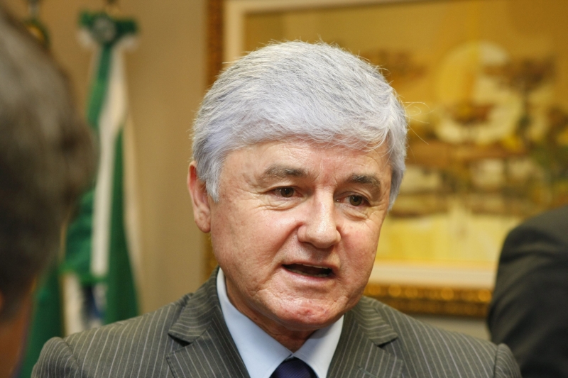 Valdir Rossoni, presidente da Assembleia, entrega hoje cheque ao governador com a economia feita pela Casa | Daniel Castellano/ Gazeta do Povo