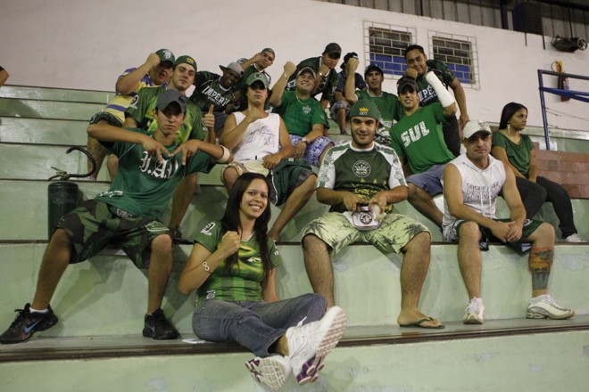 Alguns torcedores acompanharam o jogo no ginásio da ASPP |