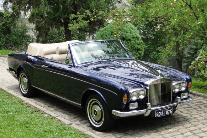 Junho: Rolls Royce Corniche 1975 |
