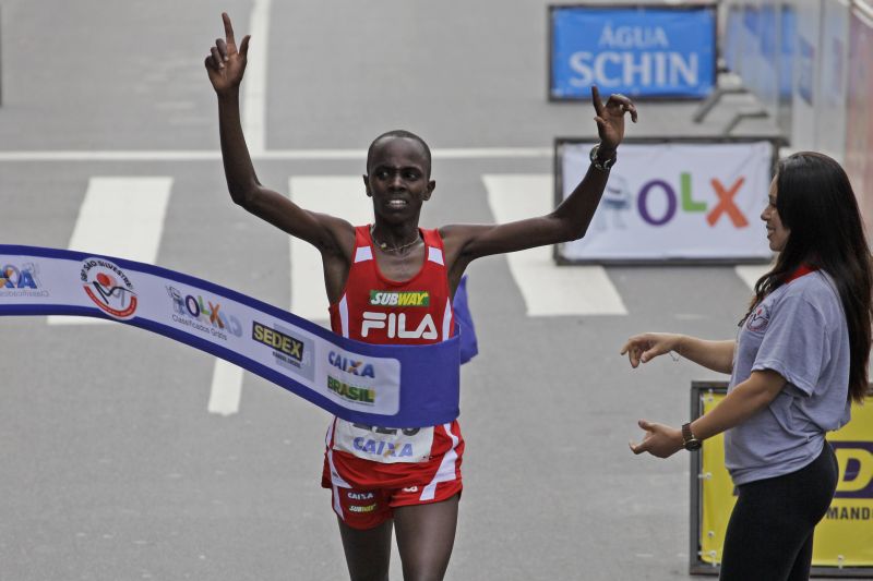 Queniano Edwin Kipsang foi o vencedor da São Silvestre de 2012 entre os homens | Nelson Antoine / Fotoarena / Folhapress