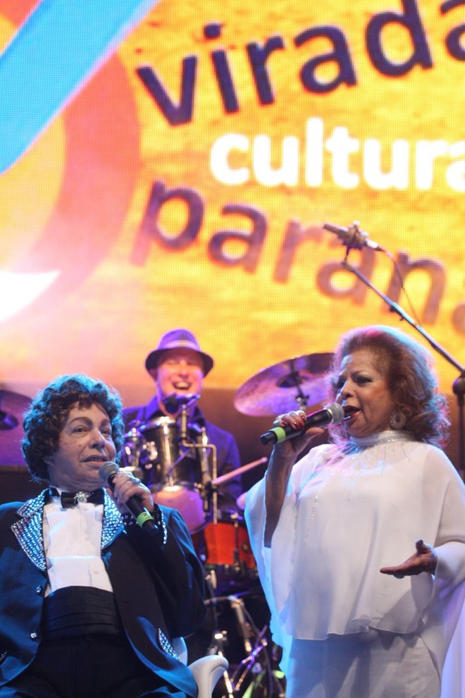 Jovens e idosos cantaram junto com Cauby Peixoto e Ângela Maria na Virada Cultural |