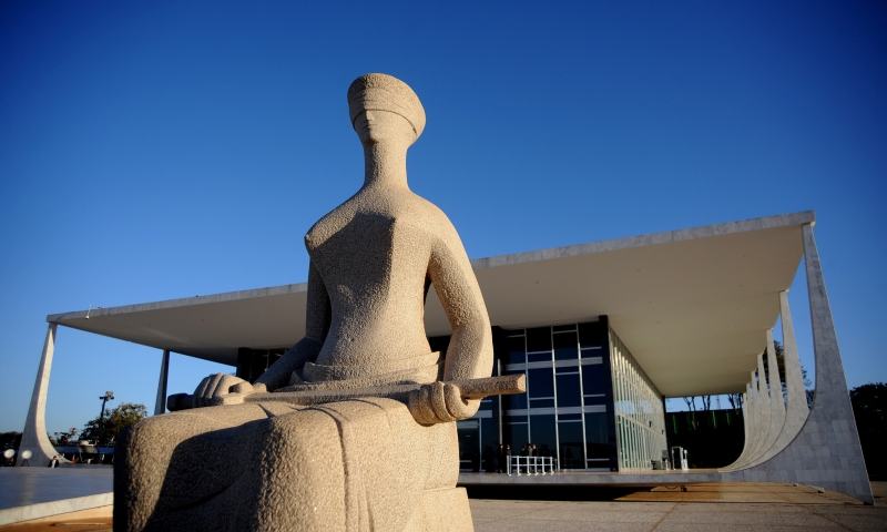 Estátua da Justiça, em frente ao prédio do Supremo, onde trabalham os ministros que recebem o teto salarial do funcionalismo | Pedro Ladeira/ AFP