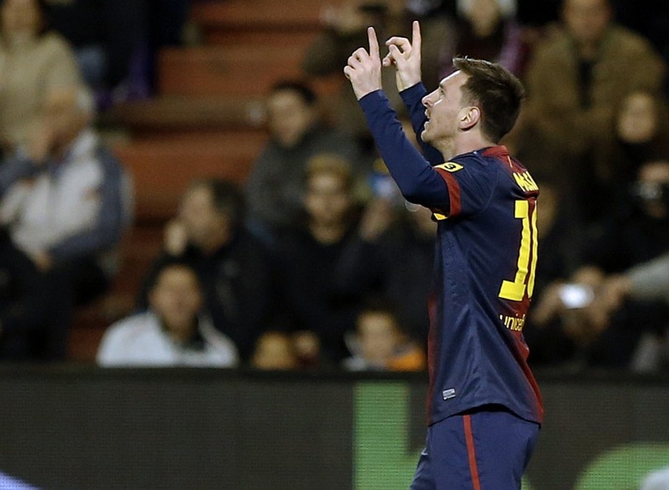Messi marca na vitória do Barça e fecha ano com 91 gols Messi comemora seu 91º e último gol em 2012: Barcelona só volta a campo em janeiro | Cesar Manso / AFP