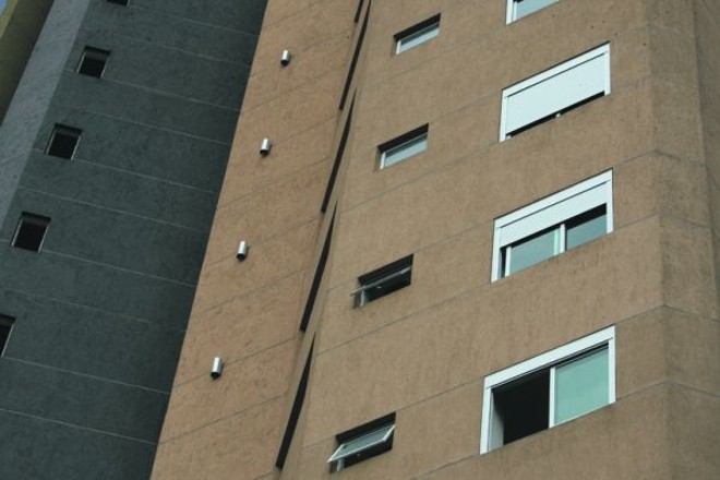 Em 25 anos construção parou, foi retomada, parou de novo e novamente foi retomada em meados de 2012 |