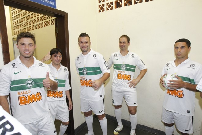 Jogadores se preparam para o jogo |