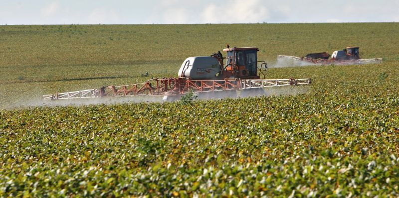 Pulverização tenta evitar perda de rendimento por ferrugem | Jonathan Campos/gazeta Do Povo