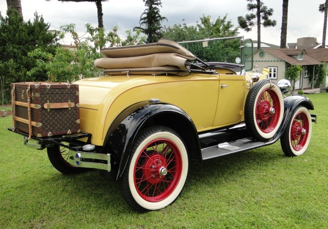 Dezembro: Ford Modelo A Roadster 1929 |