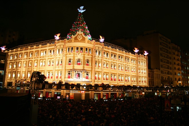 Ainda em 2004, show de luzes acompanhou a apresentação do coral | 