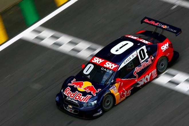 Cacá Bueno conquista pole position na Corrida do Milhão |
