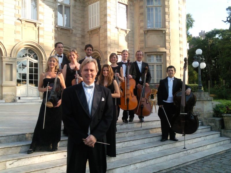 Bortholossi à frente da Orquestra Curitiba Sinfônica | Divulgação