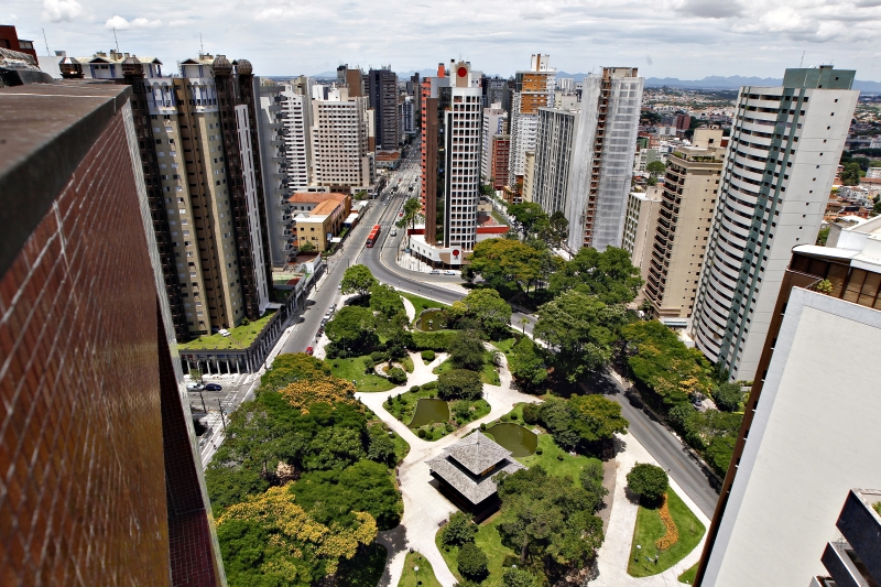De acordo com um morador, obras podem deixar a praça no estilo da Santos Andrade | Daniel Castellano/Gazeta do Povo
