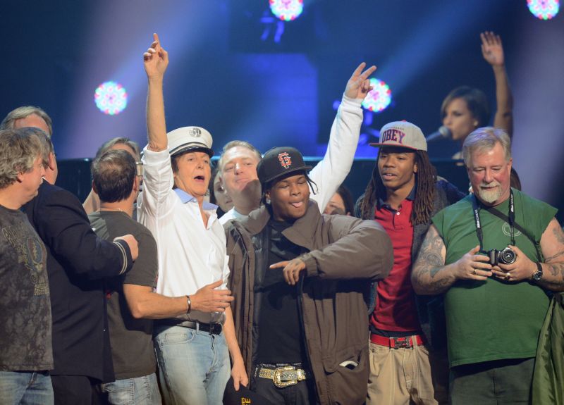 Paul McCartney foi um dos destaques do evento para arrecadar fundos para as vítimas de "Sandy" | AFP PHOTO/DON EMMERT