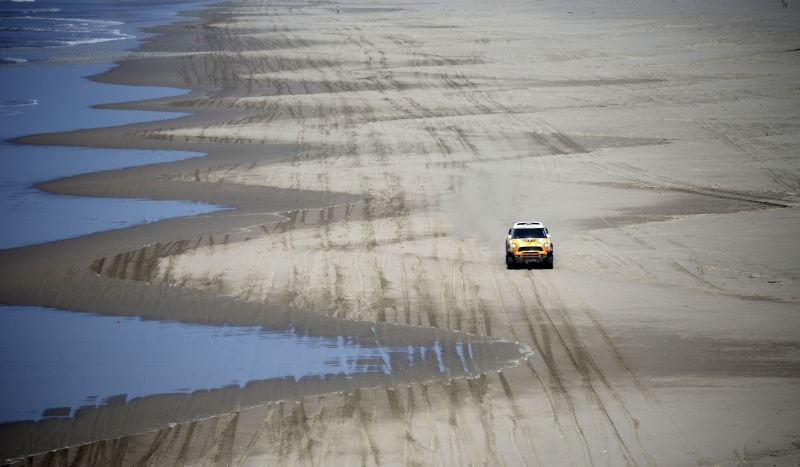 Nani Roma venceu a quinta etapa do Rally Dakar entre os carros | Reuters
