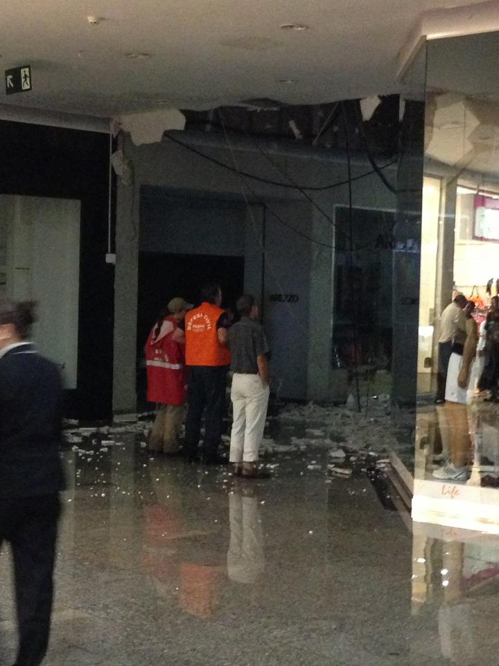 O incidente ocorreu em um corredor de lojas no primeiro pavimento, mas ninguém ficou ferido | Foto enviada pelo leitor Frank Miyasaki