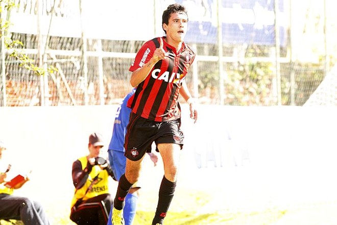 Pablo comemora gol do Atlético diante do Rio Branco |