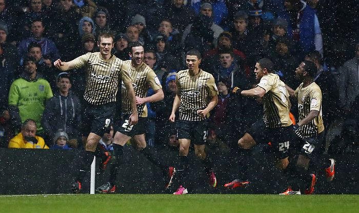 Jogadores do Bradford comemoram classificação à final da Copa da Liga Inglesa, diante do Aston Villa | Reuters