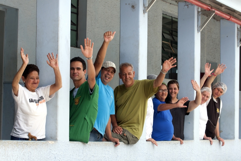 Pessoas atendidas pelo Albergue São João Batista, em Curitiba: diferença começa cedo, logo na recepção dos enfermos e dependentes químicos | André Rodrigues/ Gazeta do Povo