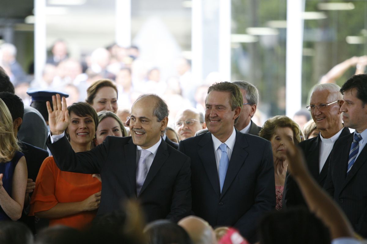 Durante a cerimônia, que começou pouco antes das 18h30, o secretariado do novo prefeito da cidade foi anunciado sob aplausos dos que acompanharam a solenidade | Marcelo Andrade / Agência de Notícias Gazeta do Povo