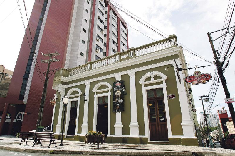 Rua XV de Novembro concentra parte dos casarões e prédios pertencentes a personalidades influentes do início do século 20 | Josué Teixeira/ Gazeta do Povo