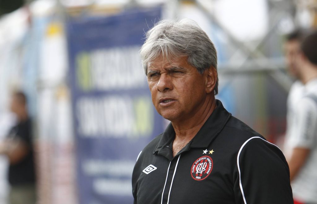 Arthur Bernardes foi alvo das críticas da torcida no clássico | Daniel Castellano/Gazeta do Povo