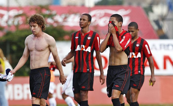 Jogadores do Atlético sub-23 lamentam a derrota para o Paraná no clássico do último domingo | Daniel Castellano / Gazeta do Povo