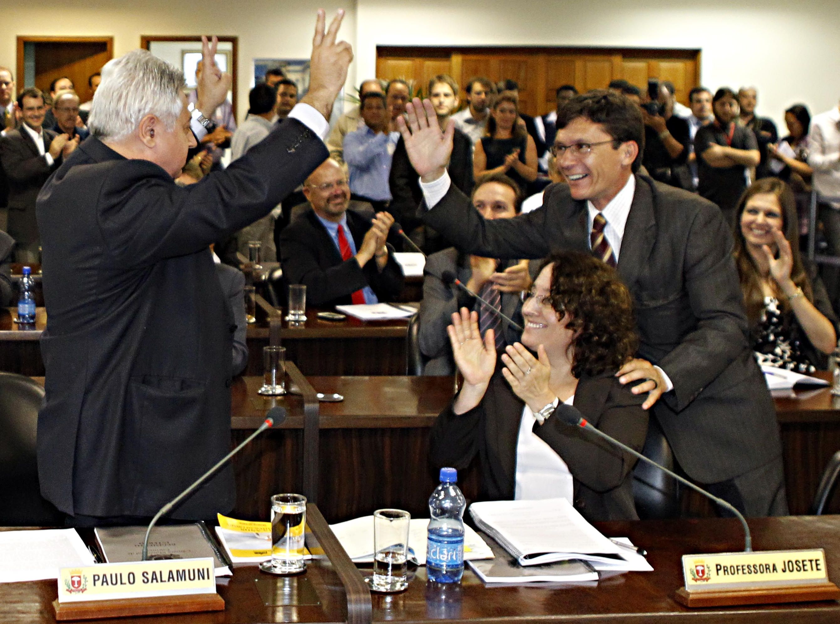 Vitória: Salamuni (esq.) prometeu não concorrer à reeleição | Albari Rosa/ Gazeta do Povo