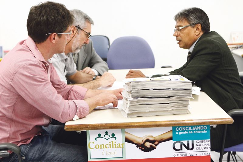 Inéditas, as audiências resultaram em 20 acordos, totalizando R$ 26 mil em pagamentos | Roberto Custódio / Jornal de Londrina