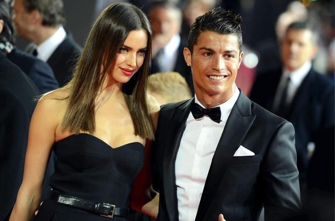 Português Cristiano Ronaldo, que chegou à premiação acompanhado da namorada, amargou o segundo lugar mais uma vez | 