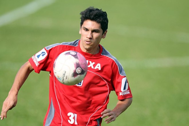 Lúcio Flávio- O sucesso do Paraná em 2013 depende diretamente de Lúcio Flávio. Dentro de campo, o capitão e camisa 10 será a principal referência de um elenco que manteve a base do ano passado e buscou reforços. Um cenário que permite ao clube sonhar com o fim do jejum estadual e brigar pelo acesso no Brasileiro. Fora de campo, a diretoria pretende usá-lo como vetor para ações de marketing e sociais que ajudem a trazer receitas e aumentar a torcida tricolor. Imprevisível | 