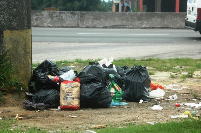 Em Paranaguá, coleta do lixo está atrasada e só deve ser normalizada em duas semanas |