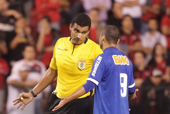 Felipe Gomes da Silva apita domingo o clássico Paratiba | Allan Costa Pinto / Tribuna do Paraná