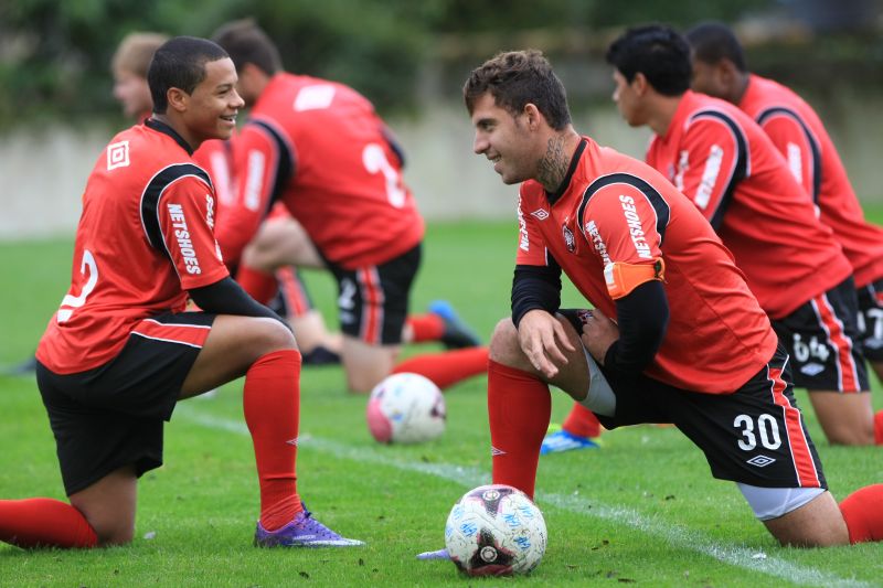 Bruno Furlan passará por nova cirurgia no joelho | Aniele Nascimento / Gazeta do Povo