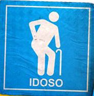 Imagem do idoso curvo e de bengala está ultrapassada | Reprodução/ Facebook