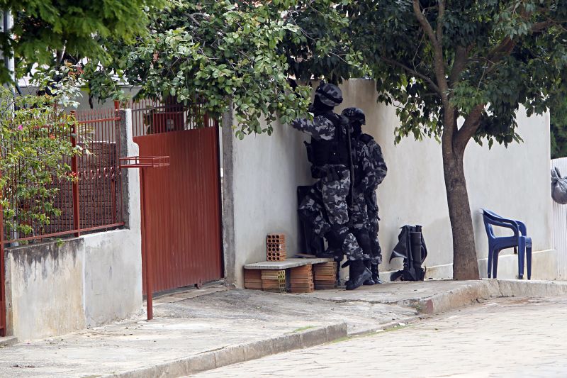 Bope, COE e Anti-Bombas foram até Joaquim Távora para acompanhar negociações do sequestro | Albari Rosa / Agência de Notícias Gazeta do Povo