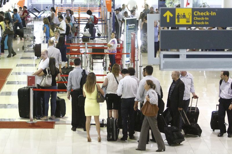Filas para check in no aeroporto de Londrina: fusões reduzem as opções do consumidor | Gilberto Abelha/ Gazeta do Povo