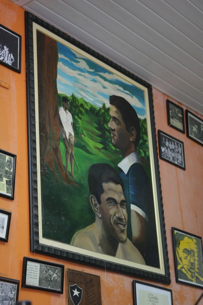 Garrincha é o tema da decoração do bar |