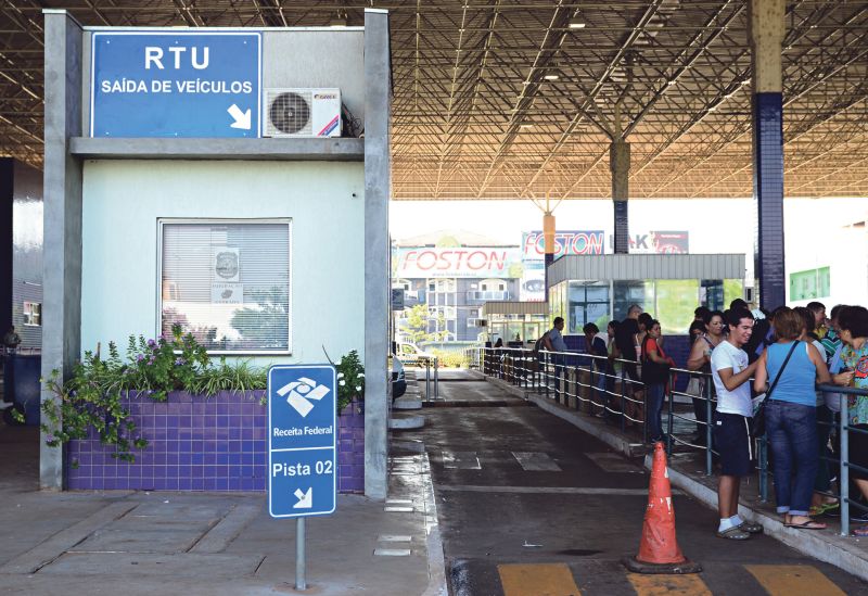 Fila exclusiva para o RTU na aduana da Ponte da Amizade: acesso vazio, por falta de adesão ao regime | Marcos Labanca/ Gazeta do Povo