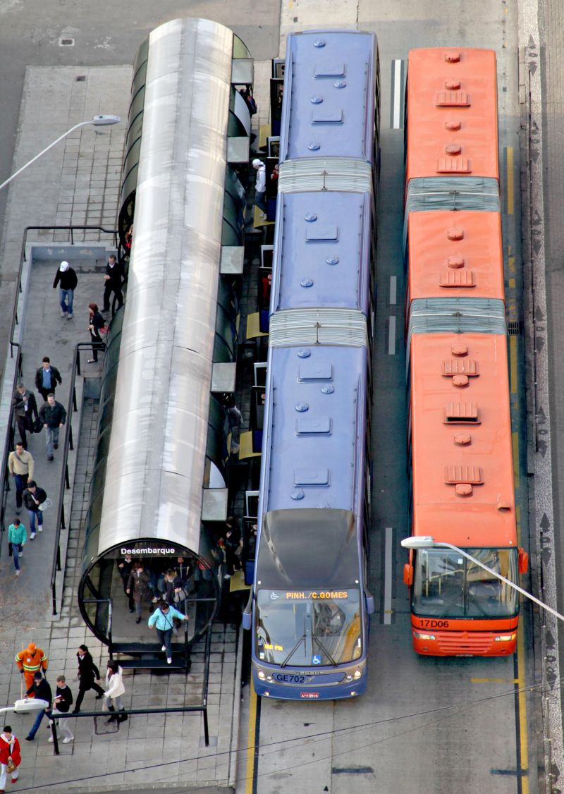 Curitiba e região metropolitana ganharão R$ 24 milhões do governo para congelar o preço da tarifa dos ônibus até maio deste ano | Daniel Castellano/ Gazeta do Povo