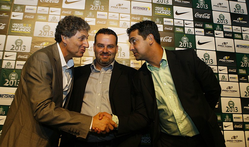 Pracidelli, à esquerda, é o novo preparador de goleiros do Coritiba | Marcelo Andrade / Agência de Notícias Gazeta do Povo