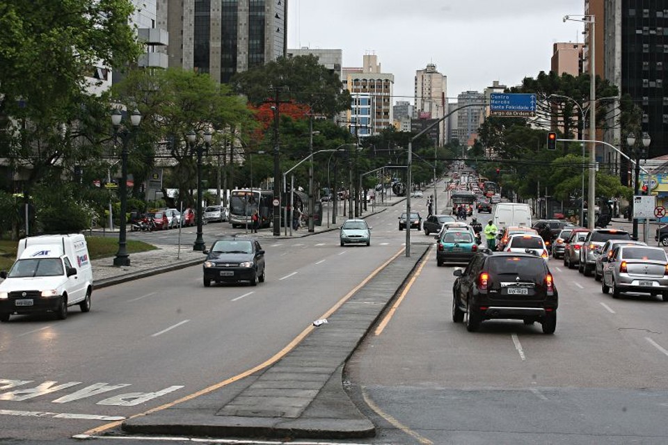 Avenida Cândido de Abreu: obra que deveria ser entregue em setembro deste ano ainda nem foi licitada. | Felipe Rosa/ Gazeta do Povo