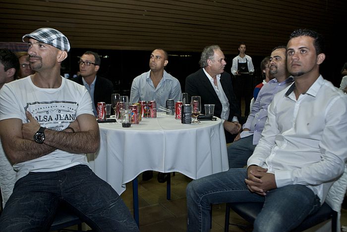 Goleiro Marcos (de chapéu) e o meia Rubinho (camisa branca) são dois dos reforços de 2013 que começam a trabalhar no Paraná a partir desta quarta-feira | Marcelo Elias / Gazeta do Povo