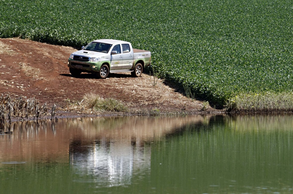 Diferente do ano passado, os lagos ainda estão cheios e podem salvar as lavouras irrigadas, que em Cruz Alta representam derca de 10% das plantações. | Foto: Christian Rizzi/gazeta Do Povo