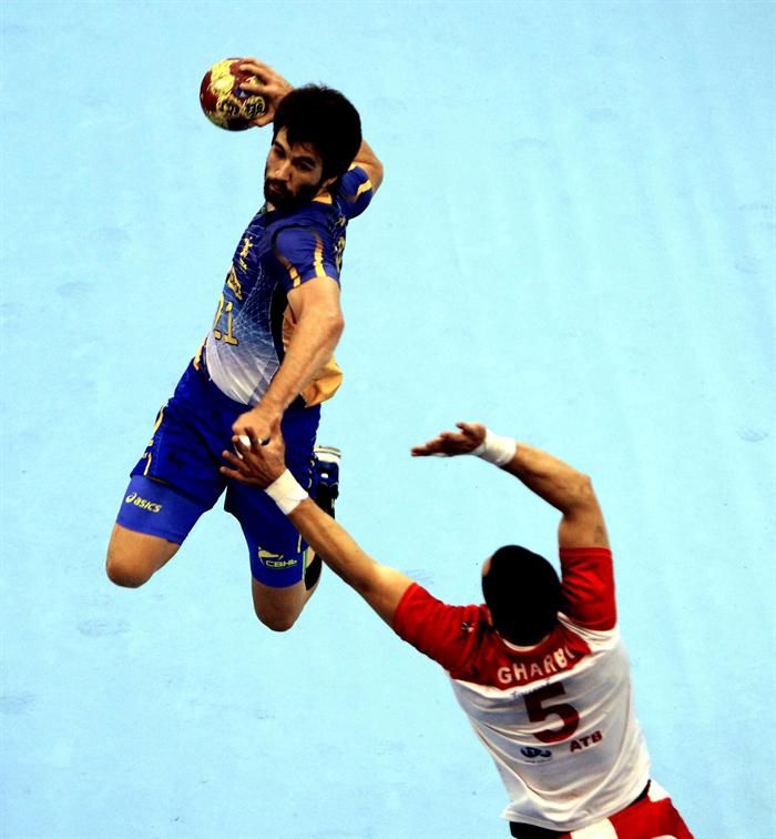 Japa foi o melhor em quadra na vitória do Brasil sobre a Tunísia no Mundial disputado na Espanha | EFE