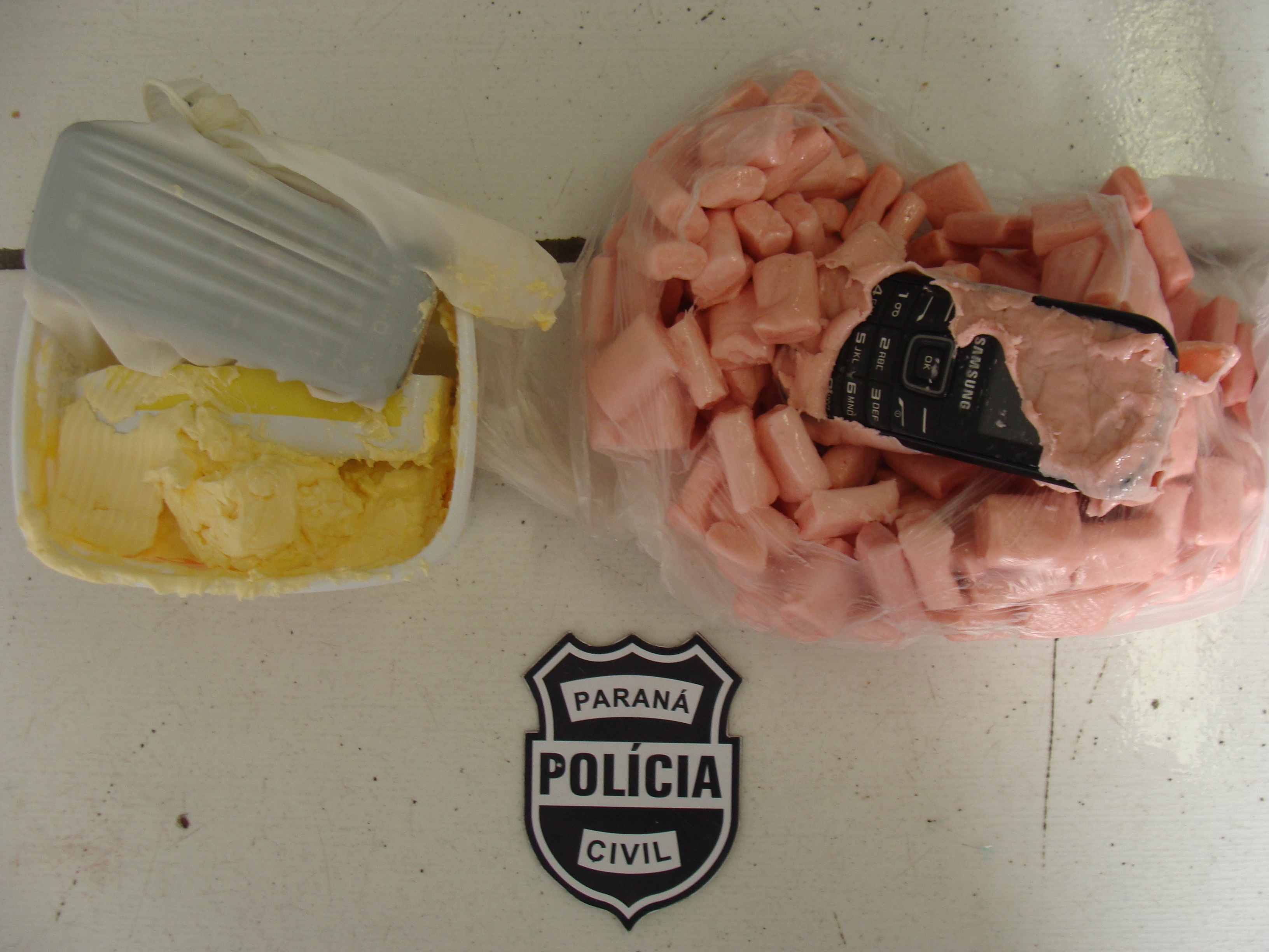 Aparelhos foram encontrados durante a revista | Polícia Civil/ Divulgação