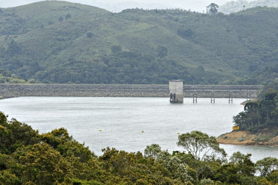 Reservatório da usina Parigot de Souza, na região de Curitiba: baixo nível das barragens ameaça fornecimento | Antônio More/ Gazeta do Povo