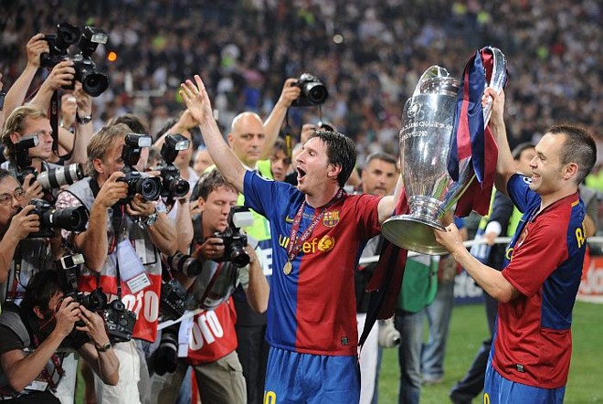 Messi comemora com Iniesta a conquista da Liga dos Campeões da temporada 2008/2009 |