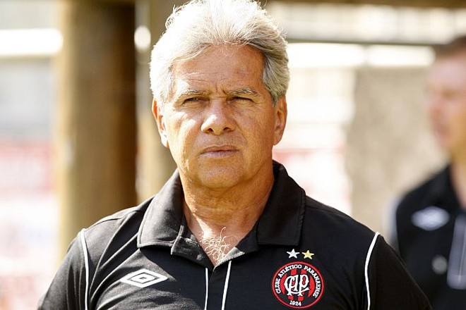 Técnico Arthur Bernardes estreou no comando da equipe sub-23 do Atlético |