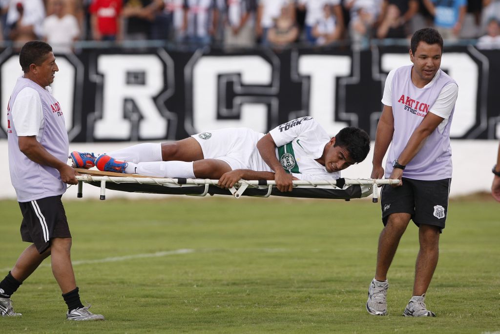 Rafhael Lucas rompeu ligamentos do joelho direito no jogo contra o Operário | Hugo Harada/Gazeta do Povo