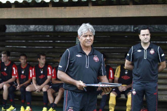 Arthur Bernardes comandou o sub-23 atleticano no clássico | 